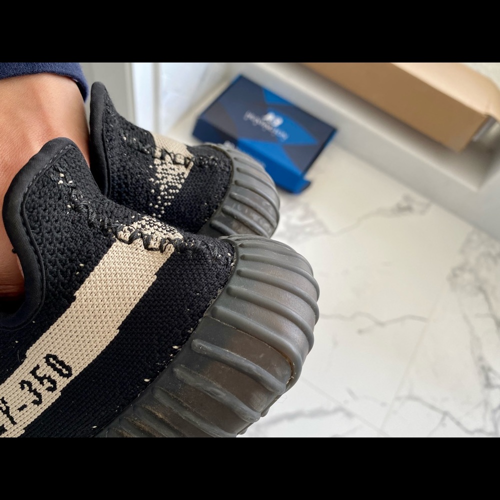 YEEZYS - Picture 4 of 6